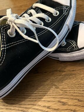 Converse Chuck Taylor All Star Low Top Black Sneakers 7.5
